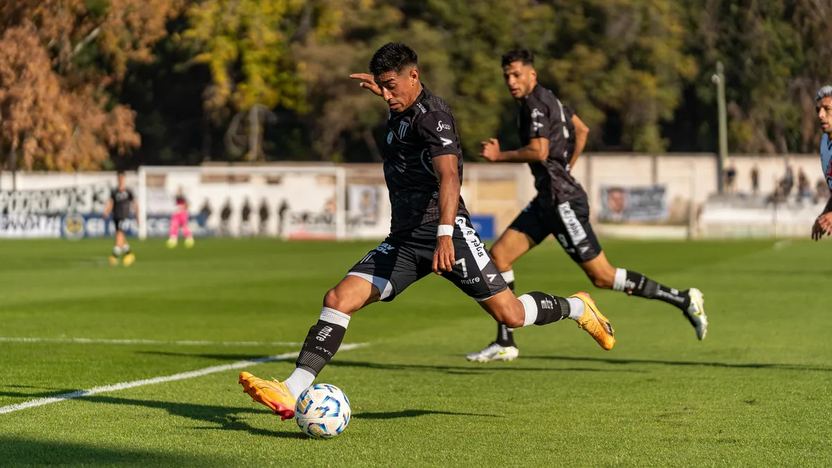 半岛体育 足球投注 英超争冠赛事精彩瞬间